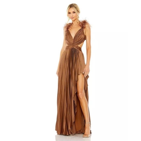 NWT Mac Duggal Pleated Feather Cap Sleeve Open Back Gown - Size 8 - Picture 2 of 8